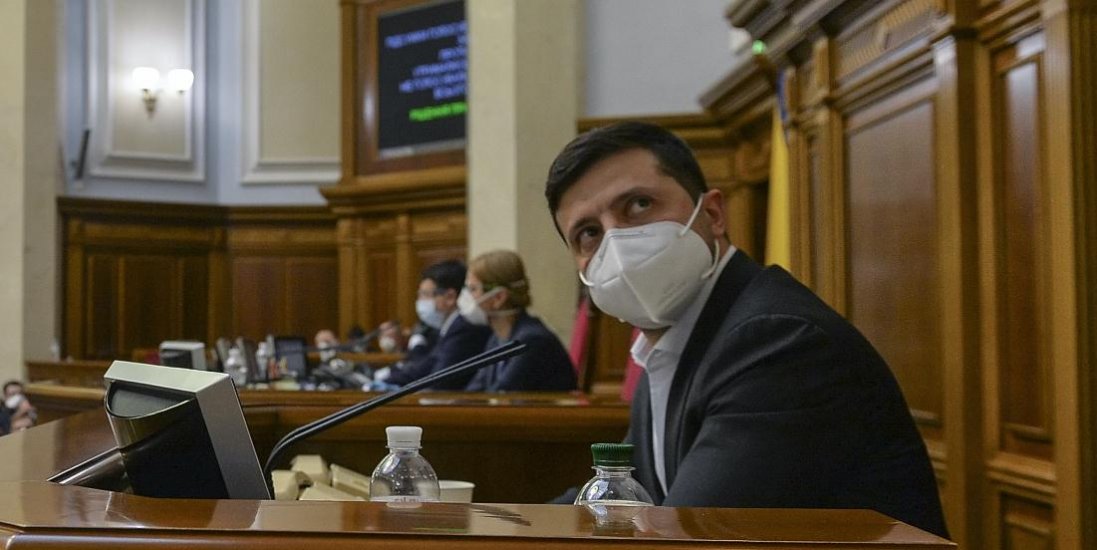 Зеленський підписав закон про штрафи за відсутність маски