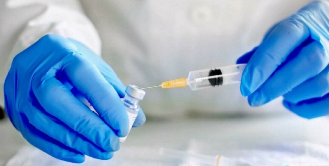 В Україну привезуть  8 млн доз вакцини від коронавірусу, але в аптеках її не буде