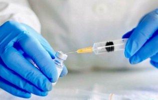 В Україну привезуть  8 млн доз вакцини від коронавірусу, але в аптеках її не буде