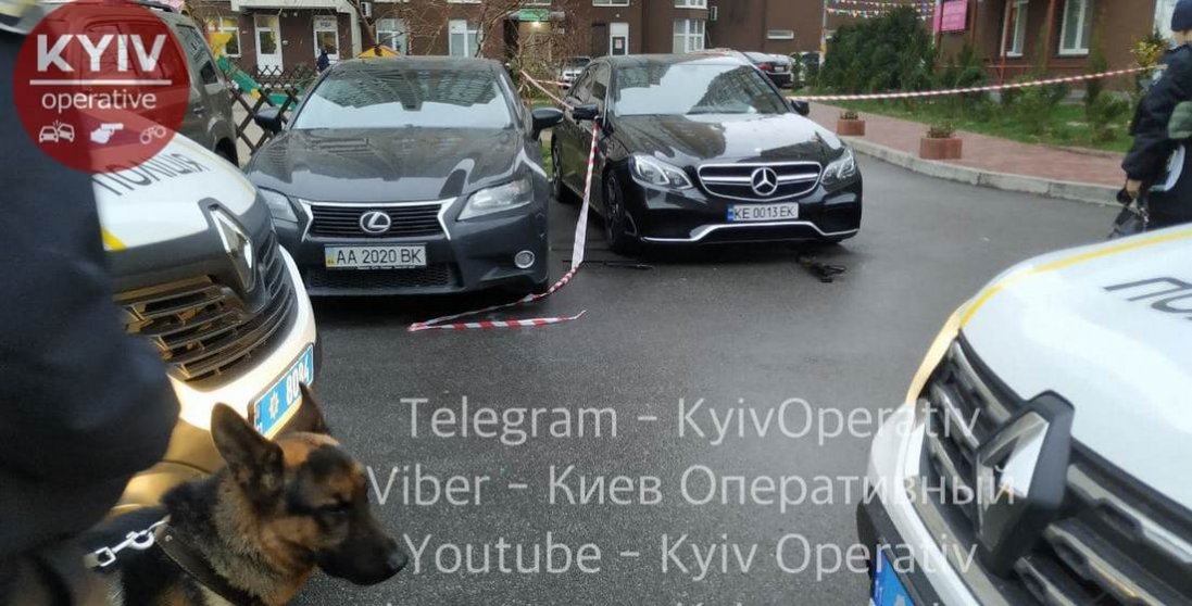 У Києві невідомі обстріляли елітне авто