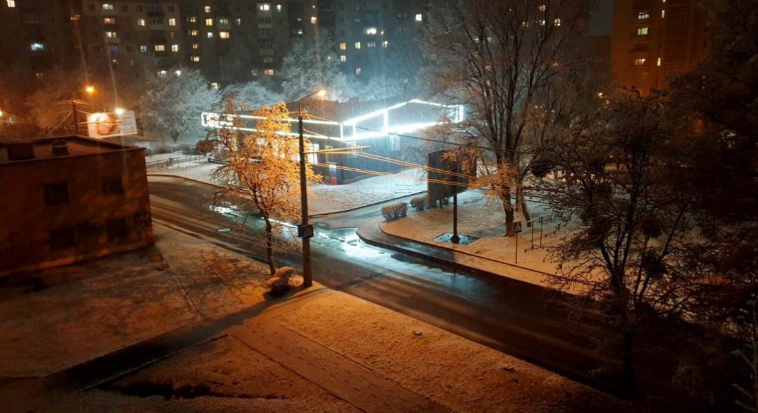 Лучани засипали Facebook знімками першого снігу