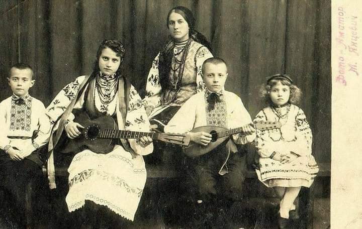 Фото із м. Березне на Волині. Родина Буйницьких 1933 рік.