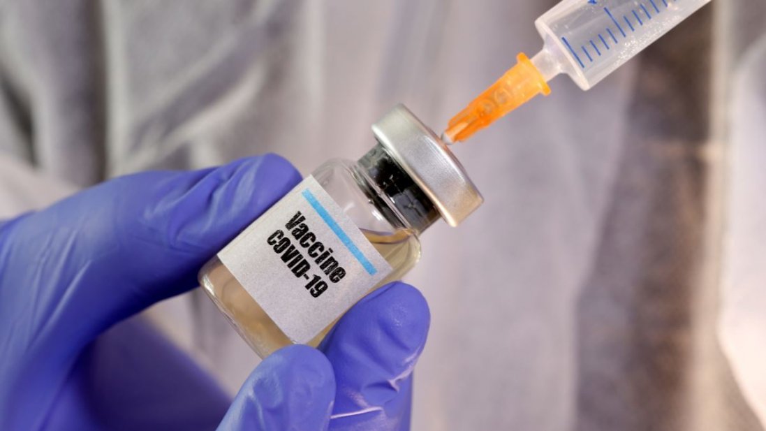 Британія почала вакцинацію населення від коронавірусу