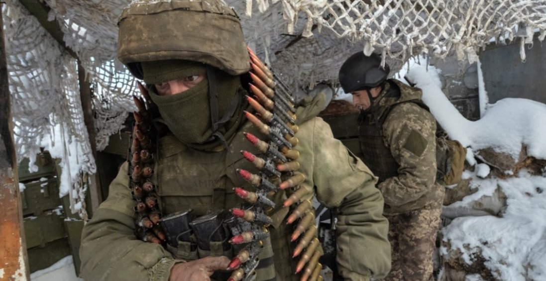 На Донбасі терористи тричі обстріляли українських захисників: двоє поранених  (12 грудня)
