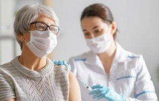 Вакцинування від COVID-19 в Україні: чому пенсіонерів не хочуть вакцинувати першими