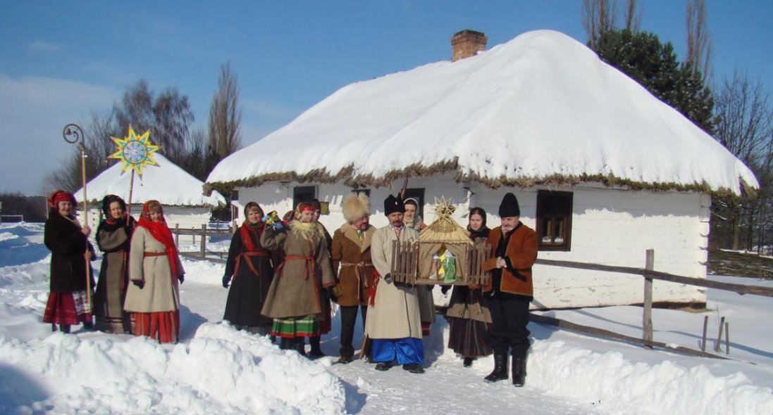 Туризм в Україні: куди поїхати за святковим настроєм