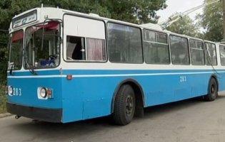 Все через карантин: у Києві чоловік розніс тролейбус
