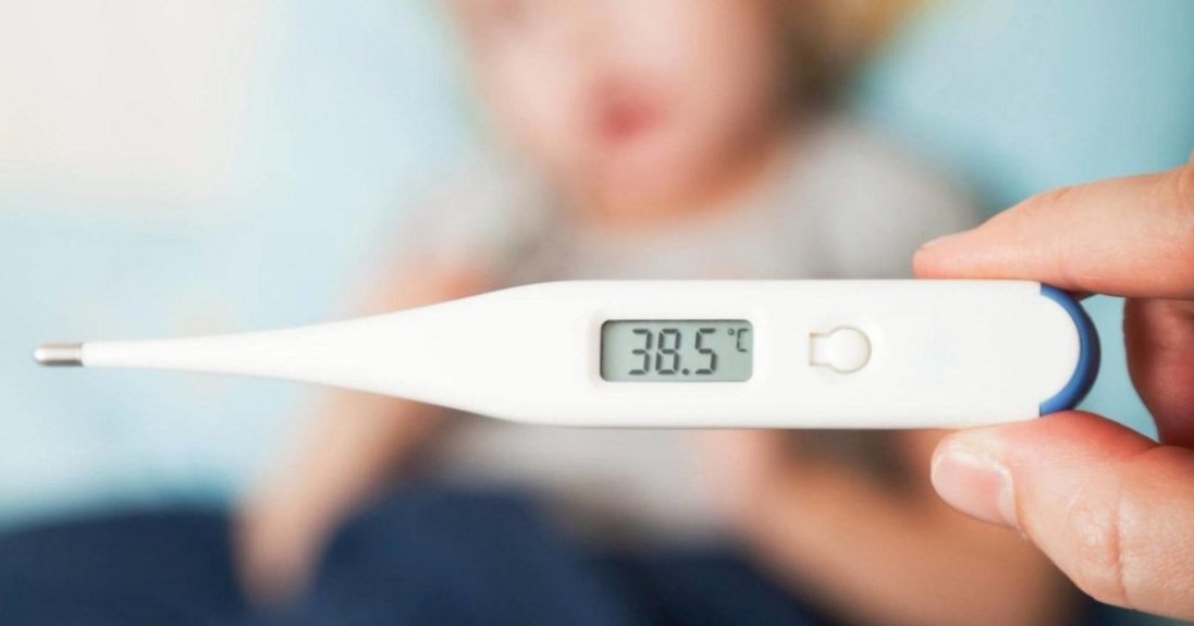 У дитини висока температура без симптомів: що робити