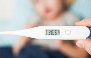 У дитини висока температура без симптомів: що робити