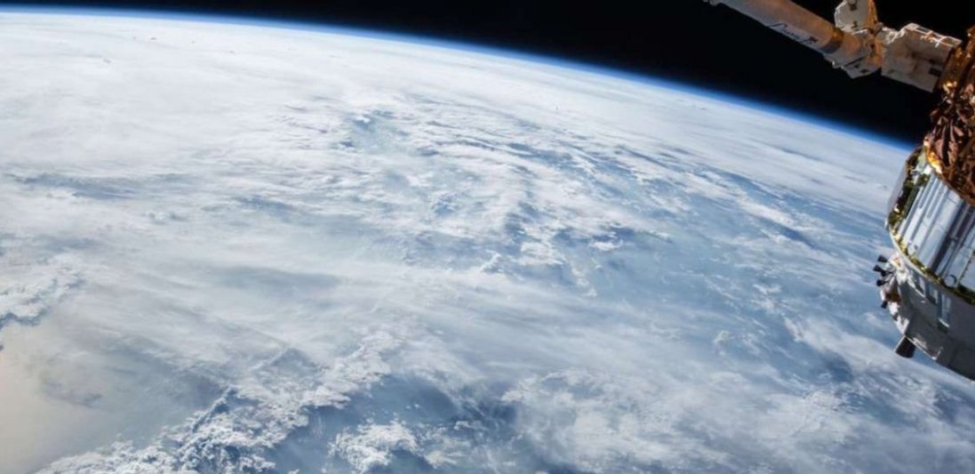 Над Арктикою повністю закрилася рекордна озонова діра: що це означає для Землі