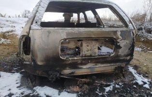 Біля Луцька в полі знайшли автомобіль, що згорів