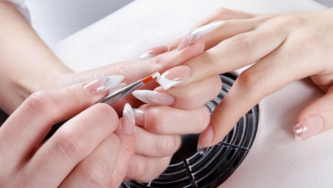 Матеріали для гелевого нарощування нігтів: що потрібно та як вибрати?