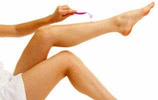 Чому не можна брити ноги перед душем