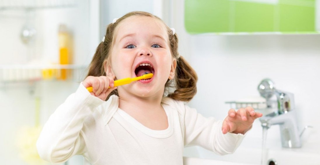 Дитина не хоче чистити зуби: що робити