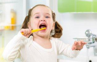 Дитина не хоче чистити зуби: що робити