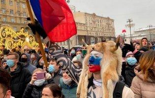 Протести в Росії: силовиків атакують снігом, проте арешти тривають