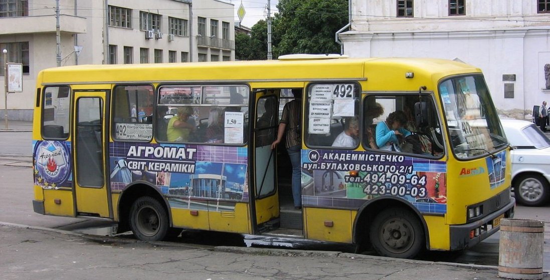 На Київщині обстріляли автобус з пасажирами