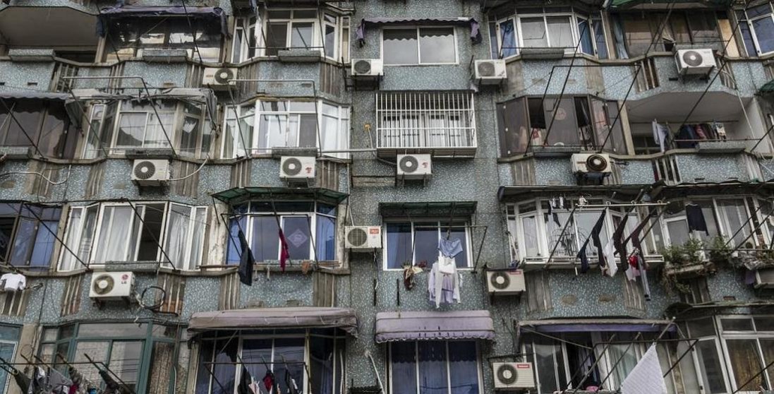 В Україні хочуть ввести штрафи за кондиціонери на фасадах будинків