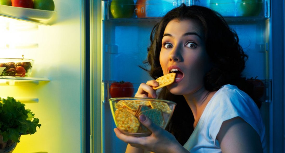 Дієтолог розвінчав популярний міф про їжу перед сном