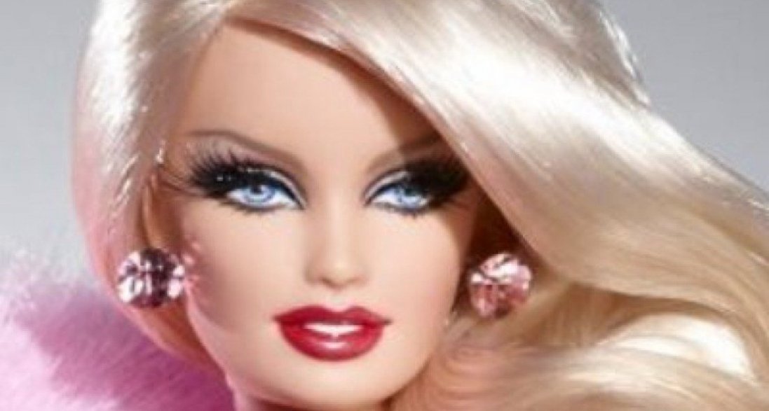 Справжнє обличчя популярної блогерки з ляльковою зовнішністю обурило фанатів