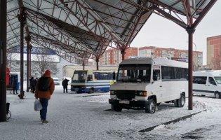 «Ситуація ускладнилася»: у  Луцьку на автостанції скасували понад 60 % рейсів