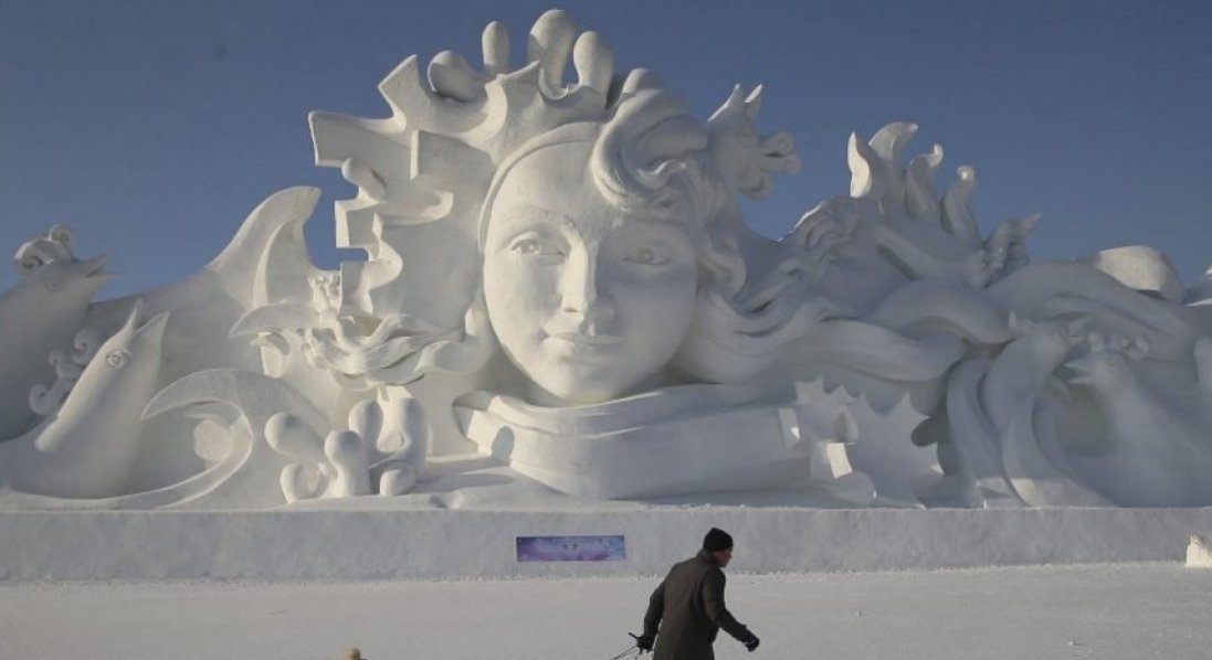 У Луцьку перенесли фестиваль снігових скульптур
