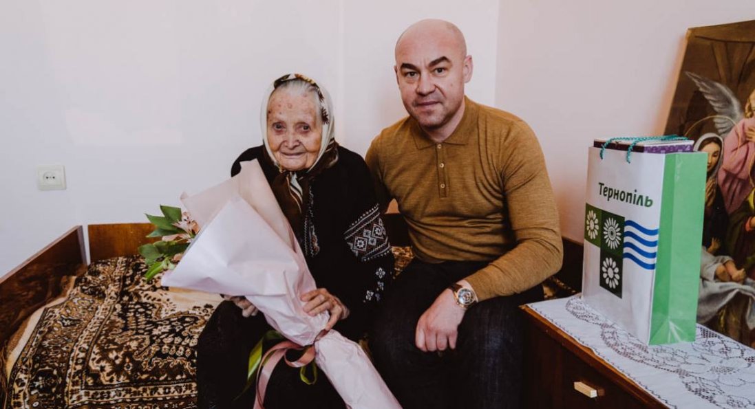 У 95 років читає газети і просить Бога про мир в Україні   