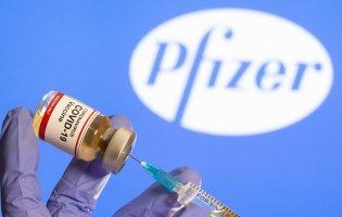 Чому в Україну затримуються вакцина Pfizer