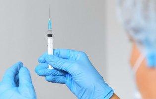 В Україні від COVID вакцинувався перший нардеп