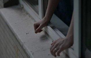 У Києві школярка викинулася з вікна 18-го поверху