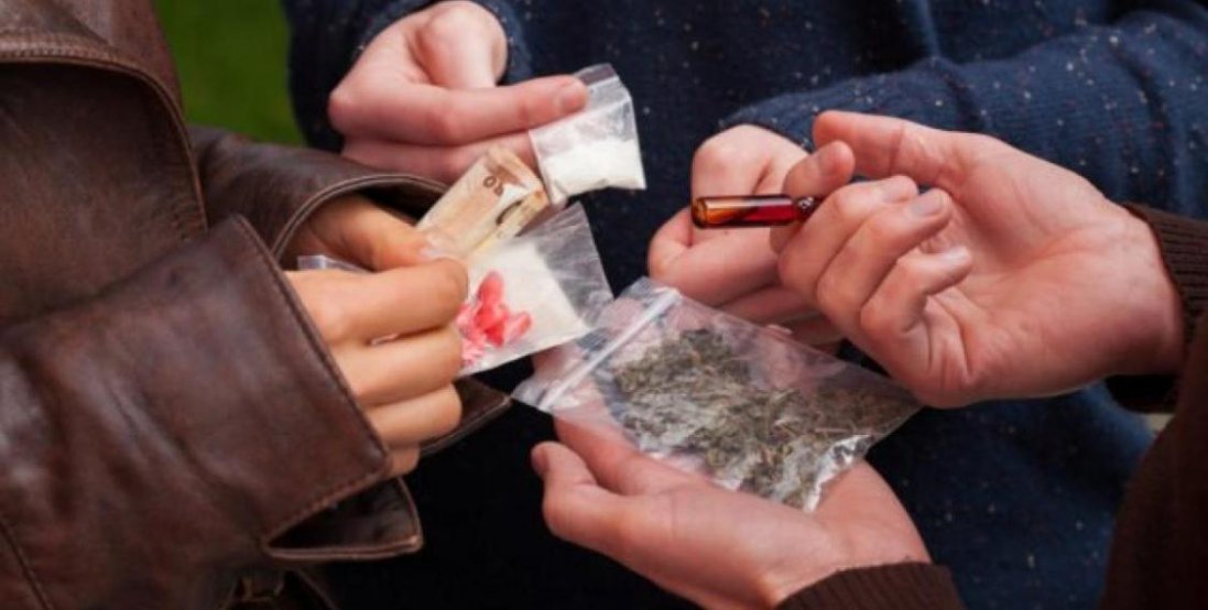 На Рівненщині на вечірці четверо юнаків  отруїлися наркотиками:  один – в комі
