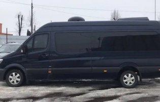 У Києві продають броньований мікроавтобус «відомої людини»: говорять про авто Кернеса
