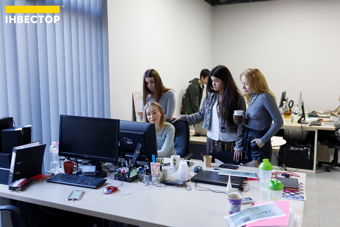 Менеджери Destyle відповідають за комунікацію з клієнтами. Їхнє завдання - збирати максимум інформації від замовника