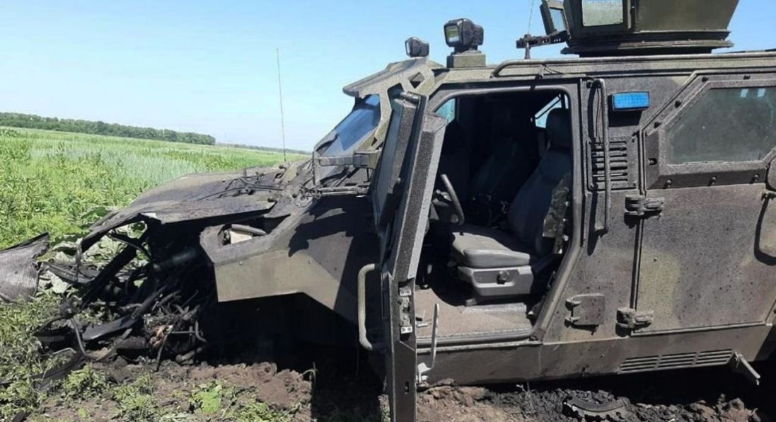 На Донбасі підірвалося авто з військовими
