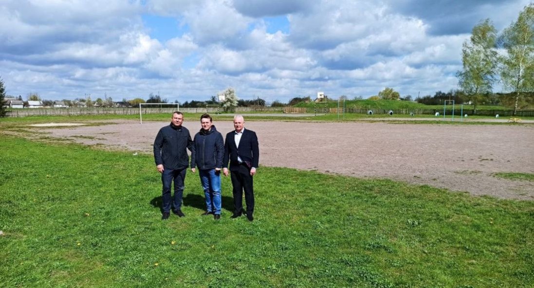 В одному з сіл Луцького району школі подарують сучасне футбольне поле
