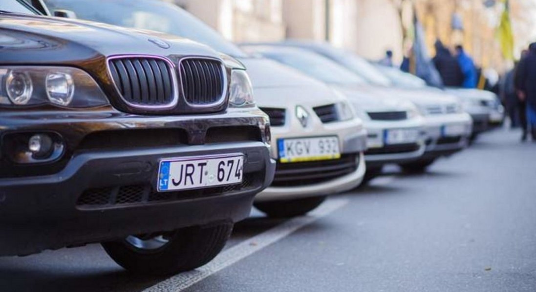 Євробляхи: президент підписав закон про пільгове розмитнення автівок