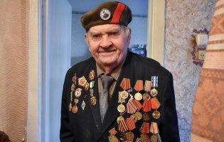 У 95 років пише книги і мріє про перемогу над ворогами України