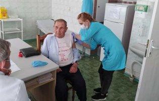 На Волині від COVID вакцинували 94-річного чоловіка