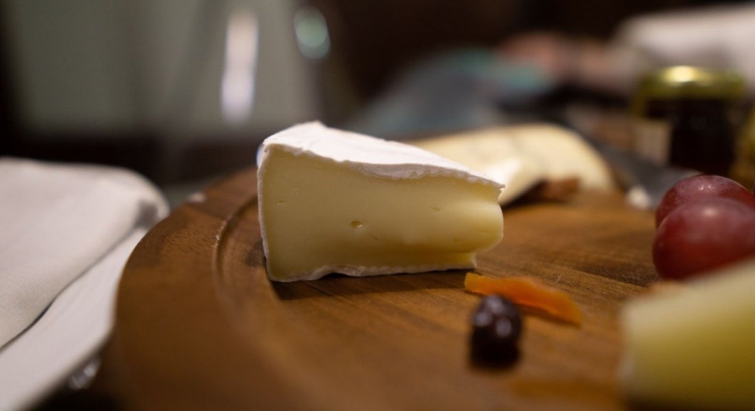 Чим корисний сир та чи можна їсти його кожен день?