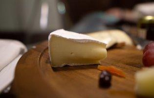 Чим корисний сир та чи можна їсти його кожен день?