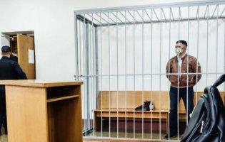 У Білорусі політв'язень намагався ручкою перерізати собі горло під час суду