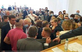 Депутати Рівненської облради влаштували масову бійку