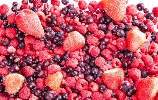 Як правильно заморожувати ягоди і фрукти на зиму
