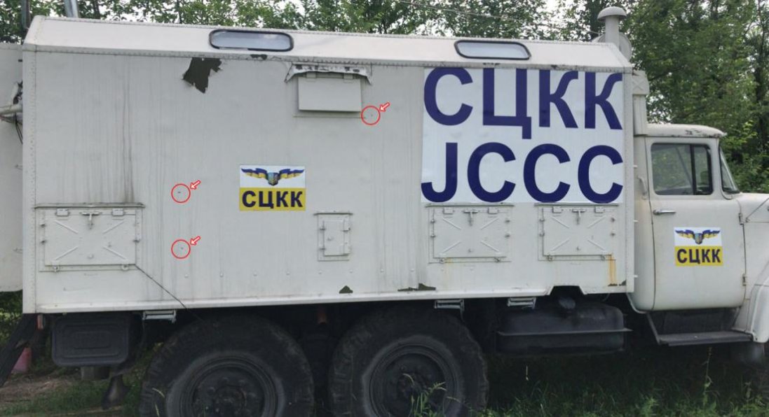 На Донбасі бойовики обстріляли авто української спостережної групи