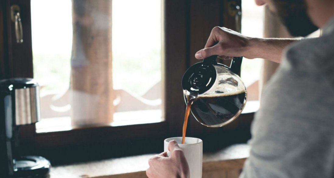 Скільки кави можна пити у спеку: пояснення лікарів