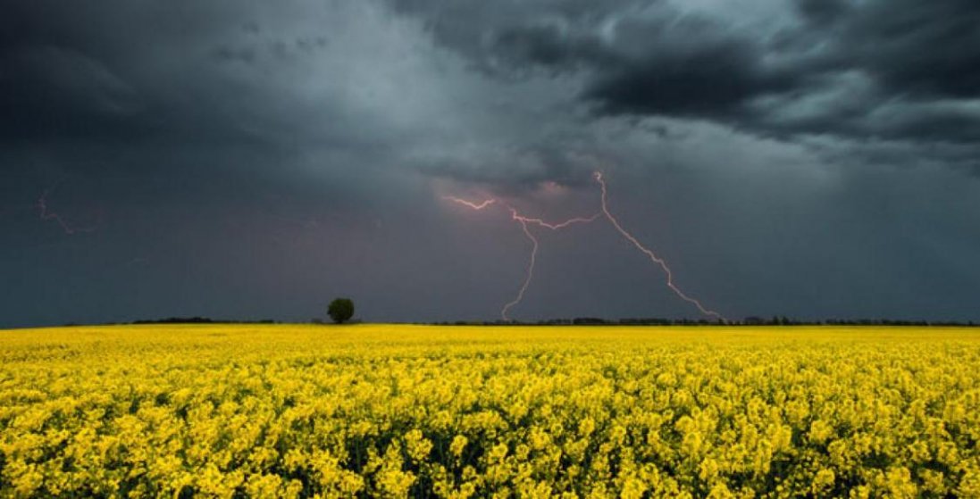 Грози і град: в Україні 3 липня – штормове попередження
