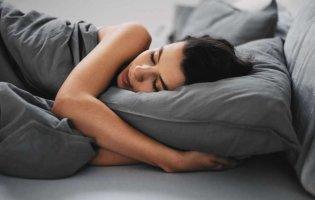 Дієтологи назвали найефективніші засоби для поліпшення сну