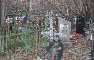 Чому на кладовищі не можна дивитися на чужі могили