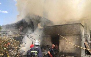 На Прикарпатті на приватний будинок впав літак: що відомо про загиблих