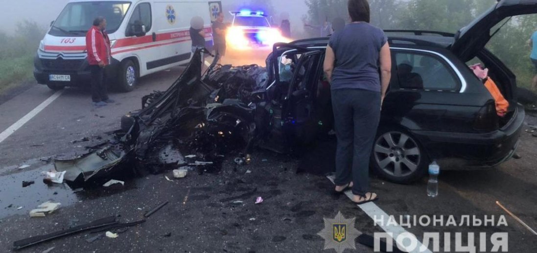 На Волині в ДТП постраждало семеро людей: зіткнулися BMW та Renault Trafic